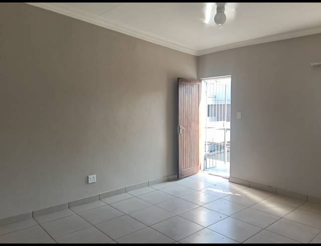 1 BEDROOM APARTMENT BLOCK TO LET IN WESTDENE